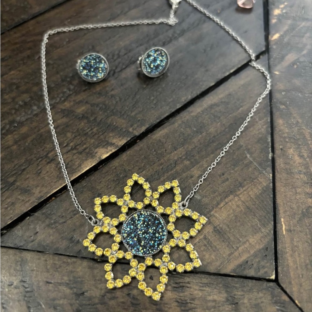 Sabika Yellow and Blue Sunflower Necklace Set